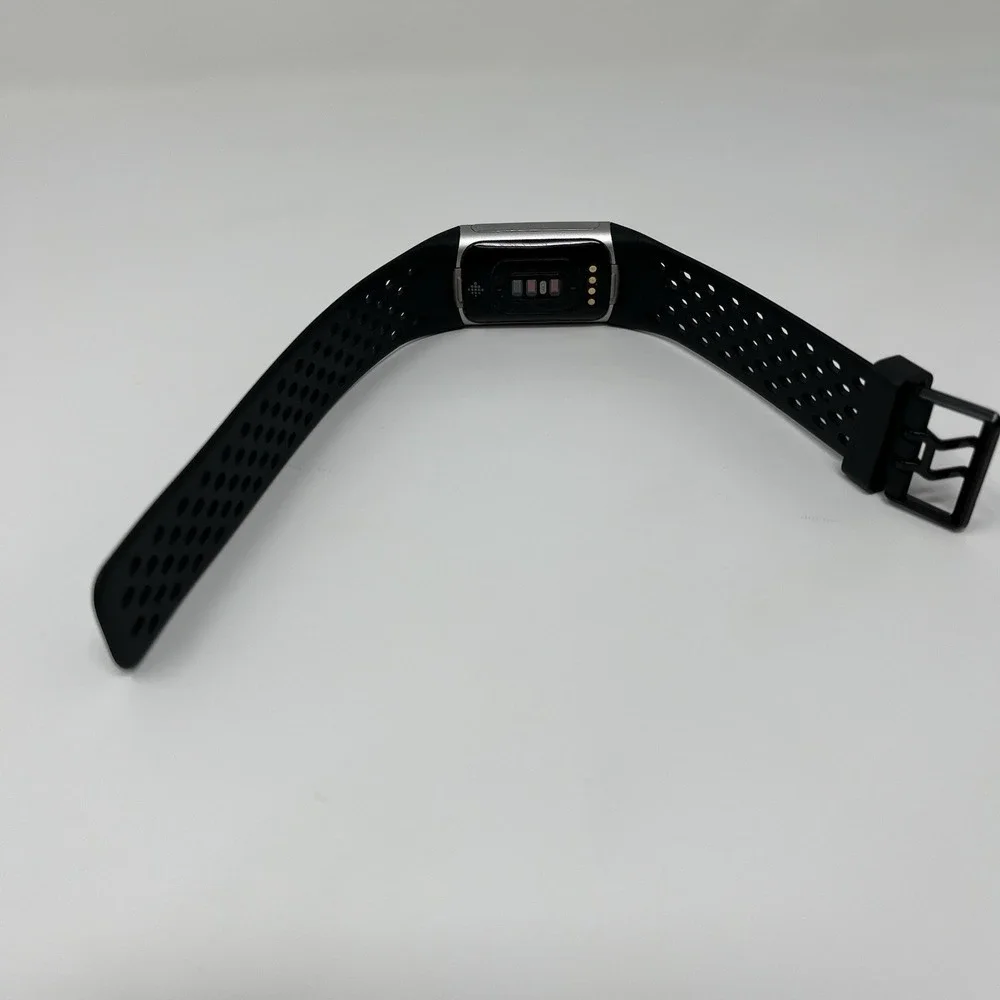 Fitbit Charge 5 Silver/Black (FB421) - FOR PARTS - Black Screen Issue / Boots